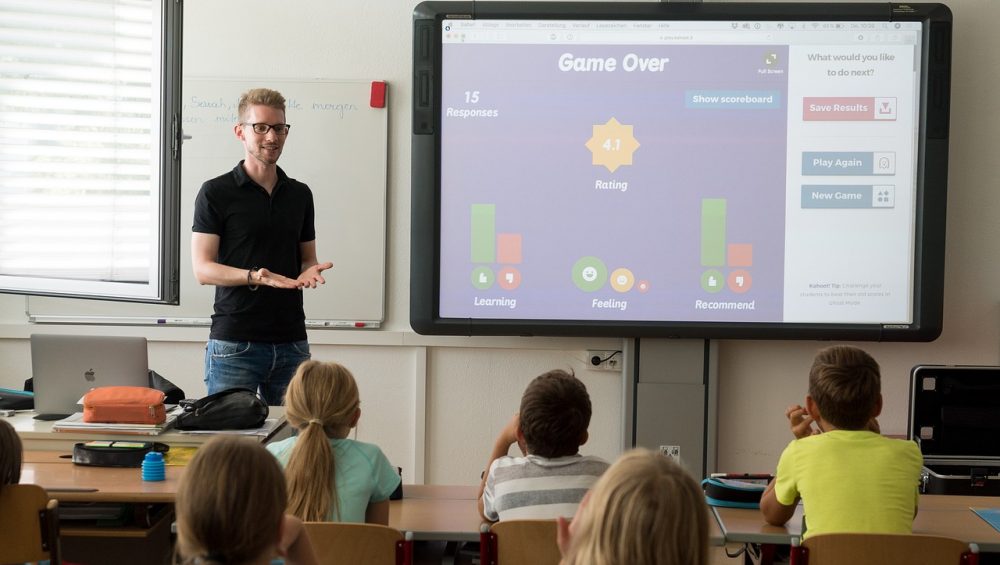 Evoview Smart Board Panels Untuk Presentasi Penelitian