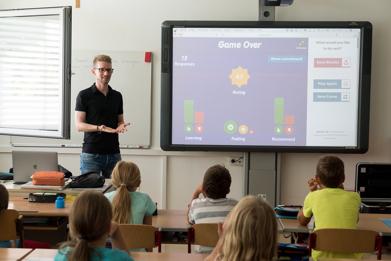 Evoview Smart Board Panels Untuk Presentasi Penelitian